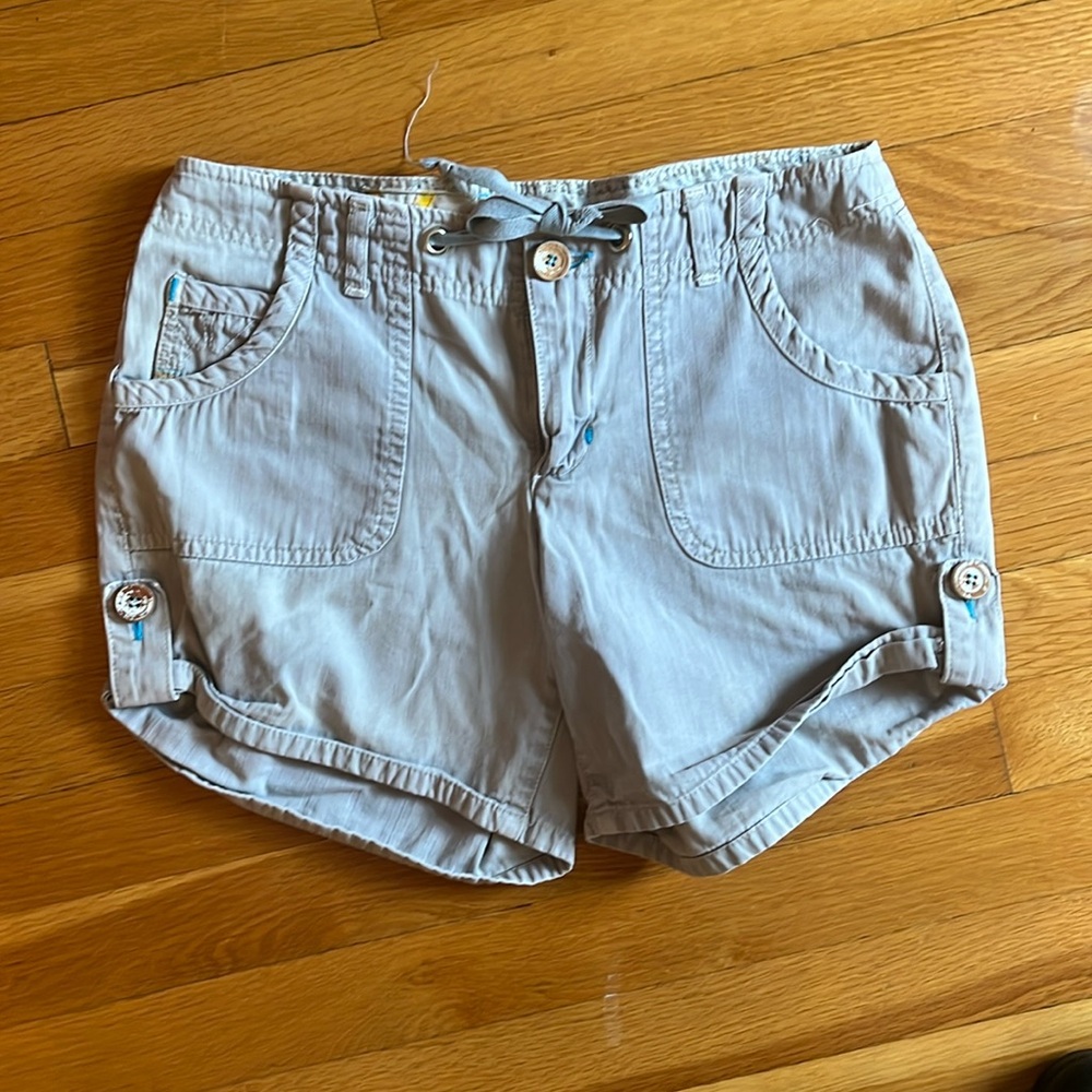 C&C shorts women’s size 6 in washed out green